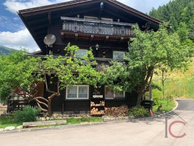 Gemütliches Bauernhaus mit Einliegerwohnung und angrenzender WEH am Fuße des Falkerts