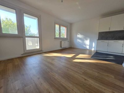 Helles Wohnen im 1. Obergeschoss – Wohnung mit Balkon und offener Küche