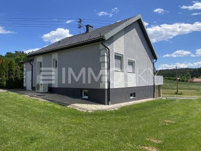 Wunderschönes, modernisiertes Wohnhaus mit großem Grünland!