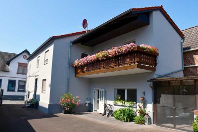 Großes gepflegtes Wohnhaus auf 1.816 m² traumhaftem Grundstück