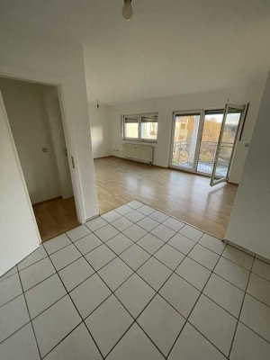 Freundliche 2-Zimmer-Wohnung mit Balkon und Einbauküche in Niederselters