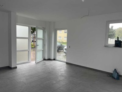 *Sanierte 2 Zi-Erdgeschosswohnung mit Gärtchen in Leverkusen Manfort*