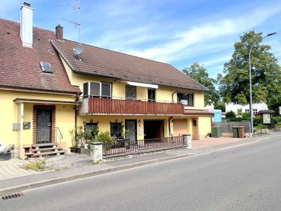 Doppelhaushälfte mit großem Balkon in ruhiger Lage (Freiburg-Hochdorf)