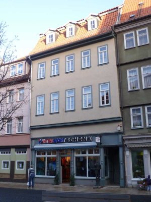 große & geräumige Altbauwohnung