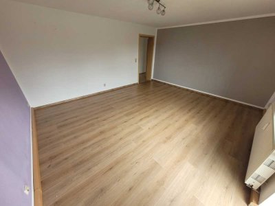 Schöne 4 Raumwohnung im Grünen + Balkon + Garten + Badewanne