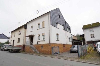 Villmar-Seelbach: Einfamilienhaus mit großem Garten, Werkstatt und Garage