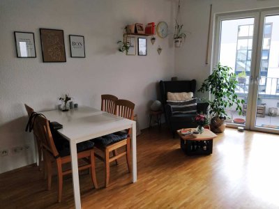 Moderne Wohnung mit Balkon in Innenstadtnähe