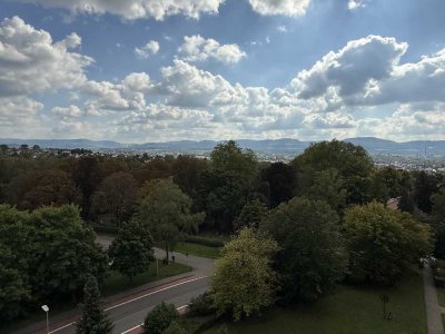 Über den Wolken...im 8 OG mit großem Balkon!