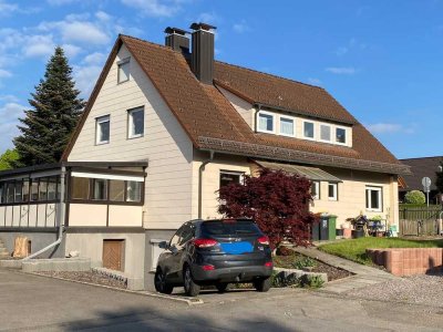 Zweiter Bezug nach Sanierung: ansprechende 4-Zimmer-DG-Wohnung zur Miete in ST. Georgen