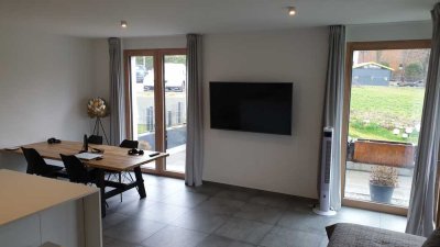 Exklusive, neuwertige 2-Zimmer-Terrassenwohnung mit geh. Innenausstattung mit Balkon und EBK