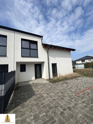 Erstbezugs-Haus mit 2 KFZ Stellplätzen zu Kaufen!
