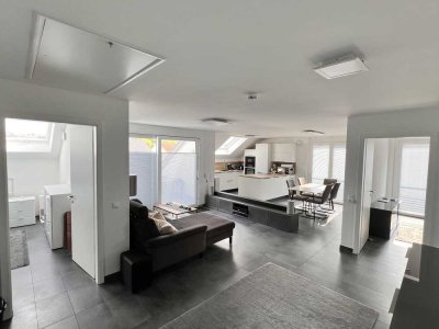 Neuwertige 3,5 Zimmer Wohnung DG Wohnung Grundfläche rd 100 qm Wfl 92 qm - Carport extra