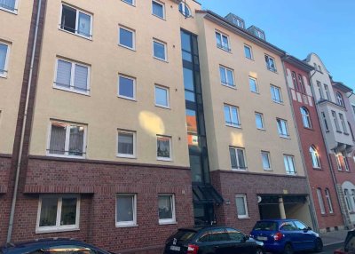 Moderne 2-Zimmer-Wohnung unweit Justizzentrum – Balkon, Aufzug und Tiefgarage