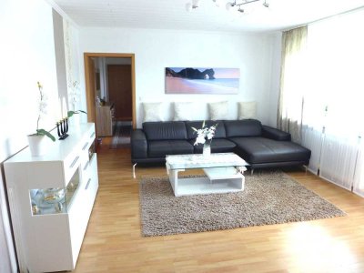 ** Helle Wohnung in Topzustand mit Garage **