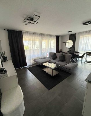 Elegante 3-Zimmer-Wohnung, mit großer Loggia, Einbauküche und Tiefgaragenstellplatz - Unmöbliert