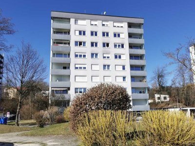 Deggendorf: Modernisierte 4  Zi -ETW mit Ausblick, Ost-Balkon und Garage Nh. Schulzentrum!