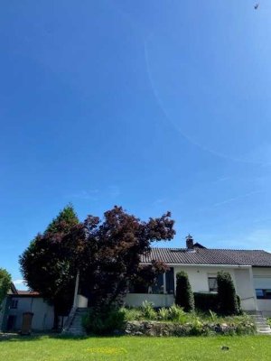EFH – Bungalow mit Terrasse & Garten + Einliegerwohnung