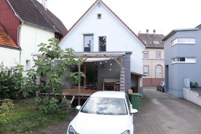 Kernsaniertes 1-Familienhaus mit großem Grundstück und Bauplatz