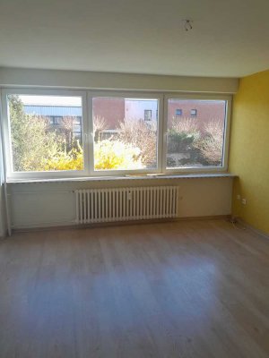 Freundliche und gepflegte 3-Zimmer-Wohnung mit gehobener Innenausstattung mit Balkon und EBK in Kiel