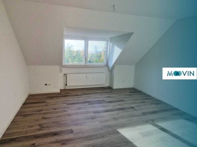 Große und helle 4-Zimmer-Dachgeschosswohnung mit Tageslichtbad