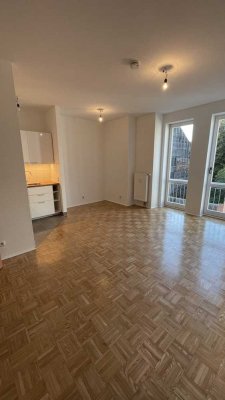 Helle 2-Zimmer Wohnung im Zentrum, EK und TG-Stellplatz