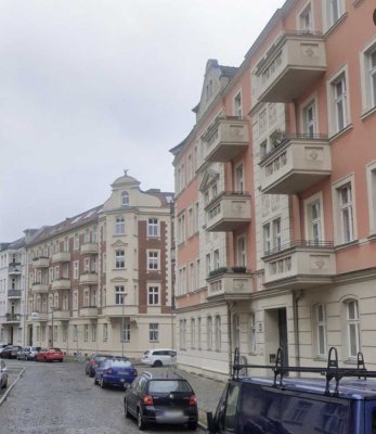 WG-geeignete 2-Zimmer Altbauwohnung mit Terrasse