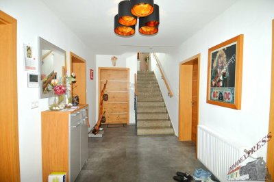 Saniertes Einfamilienhaus mit hochwertiger Ausstattung und großem Garten + 90 m² Gartenhaus