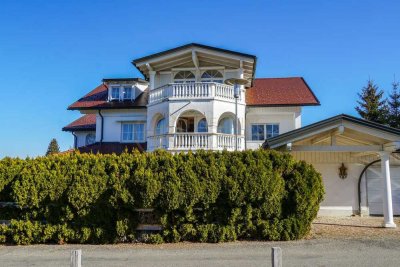 Großzügiges Einfamilenhaus / Villa mit Pool, Sauna & viel Potenzial sofort verfügbar!