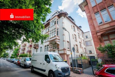 Frankfurter Nordend: Altbaucharme - Dreizimmerwohnung mit Balkon