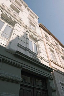 Helle 2-Zimmer-Wohnung in kernsaniertem Denkmalobjekt zum Selbstausbau