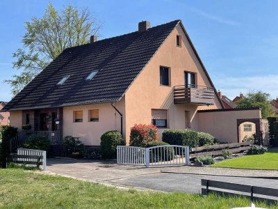 2-Familienhaus, + Wohnbereich im Souterrain, direkt in 31311 Uetze