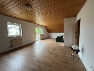 Großzügige 3-Zimmer-Dachgeschosswohnung in charmantem 3-Parteien-Haus