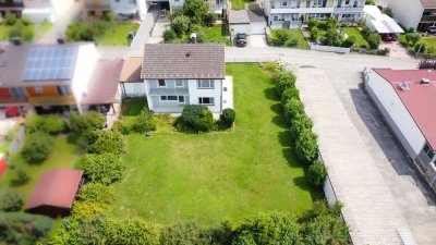 Freistehendes Einfamilienhaus auf großem Grundstück