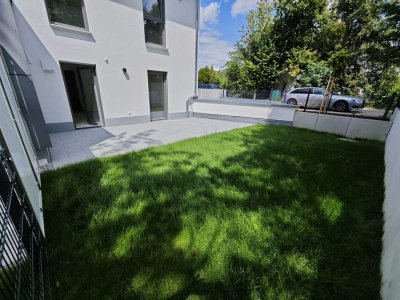Stilvolle 3-Zimmer-Neubau-Gartenwohnung in Oberding mit Einbauküche & 2 Tiefgaragenstellplätzen