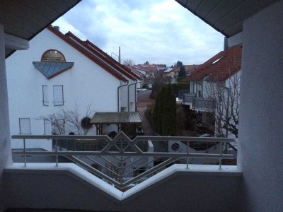 Schöne zwei Zimmer Dachgeschosswohnung