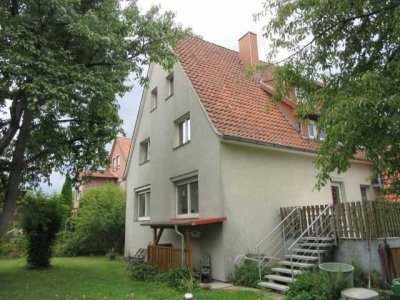 Komplett modernisierte 3,5-Zimmer-ETW in Vierfamilienhaus mit 2 Stellplätzen und großer Gartenfläche