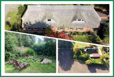 Großzügiges, reetgedecktes Landhaus inmitten der Natur mit Blick auf das Wasser!