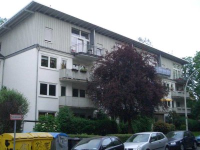PROVISIONSFREI: Teilsanierte 3 Zimmerwohnung mit Terrasse