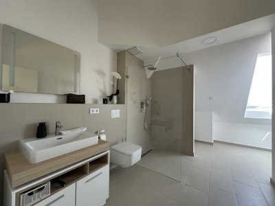 Großzügige 2,5-Zimmer Wohnung mit Einbauküche und Tiefgarage