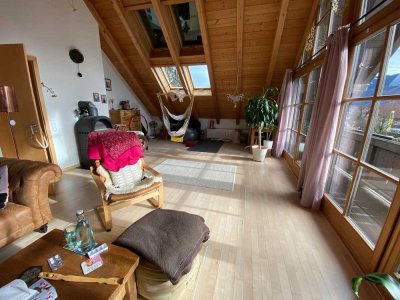 Attraktive und vollst. renovierte 4-Raum-Maisonette-Wohnung mit geh. Innenausstattung mit EBK