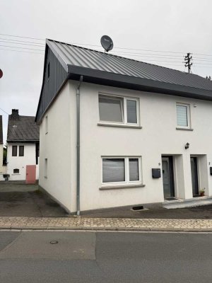 Charmante Doppelhaushälfte in Rheinböllen - 100 m² Wohnkomfort!