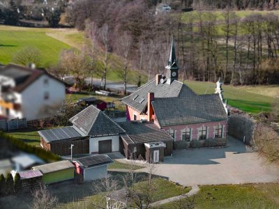 Liebevoll saniertes historisches Schulgebäude mit vielen Nutzungsmöglichkeiten in Rödental-STT