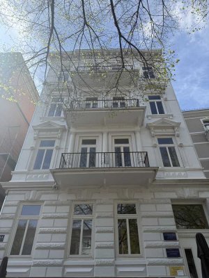 ULI VOGELER GmbH - WOHNJUWEL MIT HANSEATISCHER NOBLESSE - EXKLUSIVE 4-ZI.WHNG. IM 3. OG (BEFRISTET)