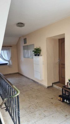 Großzügige 5-Zimmer-Wohnung mit Garage in Eichenried