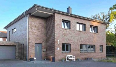 Moderne Stadtvilla KfW 40+ mit insgesamt 523 m² Wohn-, Nutz- und Gewerbefläche