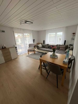 Attraktive und gepflegte 2-Zimmer-Einliegerwohnung mit Terrasse und Einbauküche in Oberstenfeld