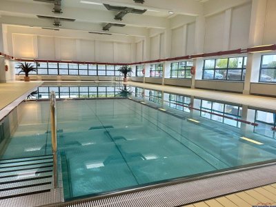 Gartenwohnung mit unverbaubarem Waldblick - unbegrenzter Nutzung von Hallenbad, Sauna, Turnsaal