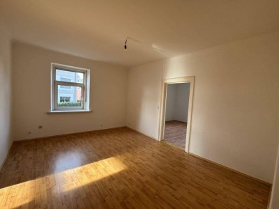 Geräumige 100 m² Altbauwohnung nähe Innenstadt – perfekt für ein Pärchen!