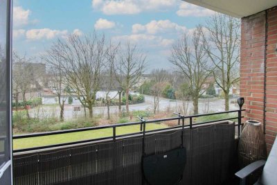 Sofort einziehen: Modernisierte 2- Zimmer Wohnung mit Loggia und Stellplatz