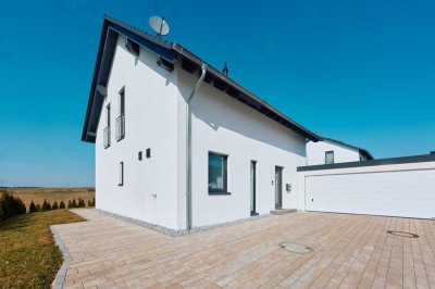 Denkingen: Ziehen Sie ohne Bauzeit in IHR NEUWERTIGES HAUS in Top-Wohnlage